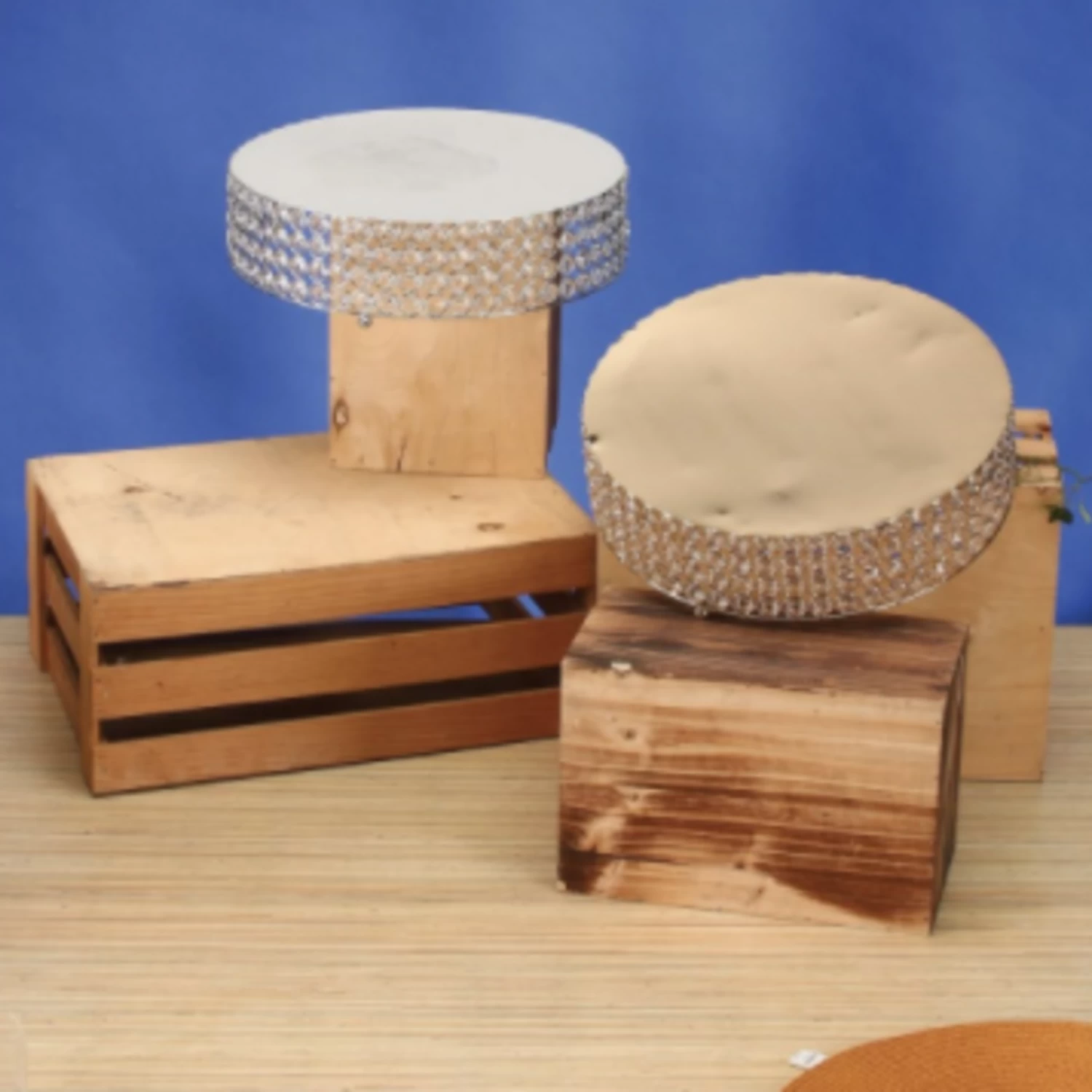 4.75”H X 13.75”D ROUND METAL CAKE STAND W/ CRYSTALS 1 4.75”H X 13.75”D ROUND METAL CAKE STAND W/ CRYSTALS