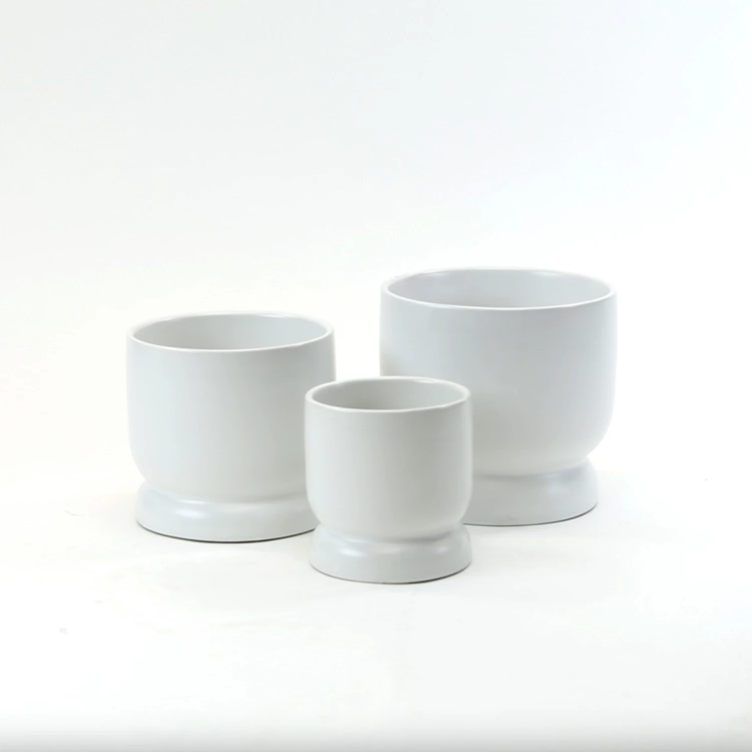 5.75”H X 6” WHITE CERAMIC MODERN COMPOTE PEDESTAL BOWL 4 5.75”H X 6” WHITE CERAMIC MODERN COMPOTE PEDESTAL BOWL - Image 4