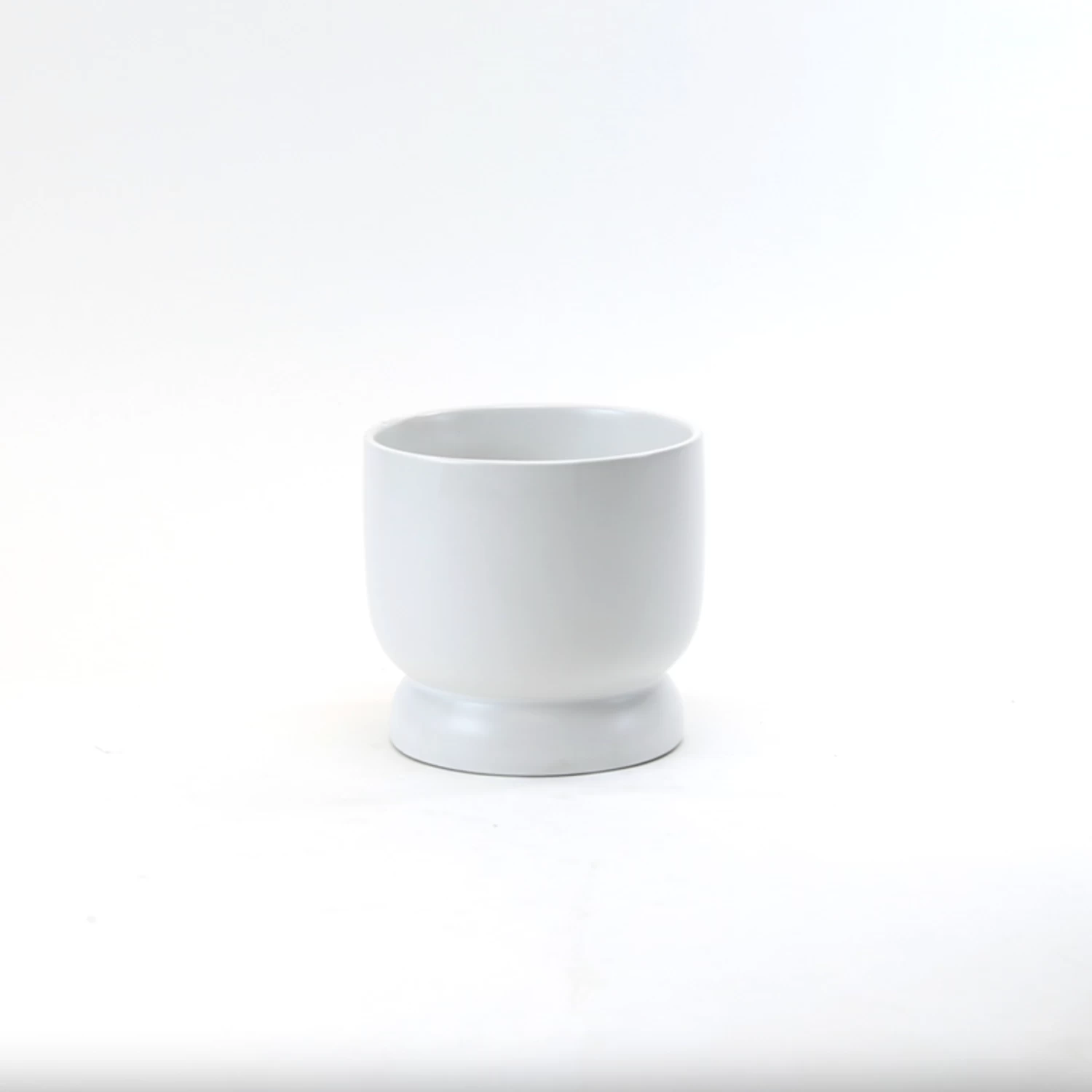 5.75”H X 6” WHITE CERAMIC MODERN COMPOTE PEDESTAL BOWL 1 5.75”H X 6” WHITE CERAMIC MODERN COMPOTE PEDESTAL BOWL