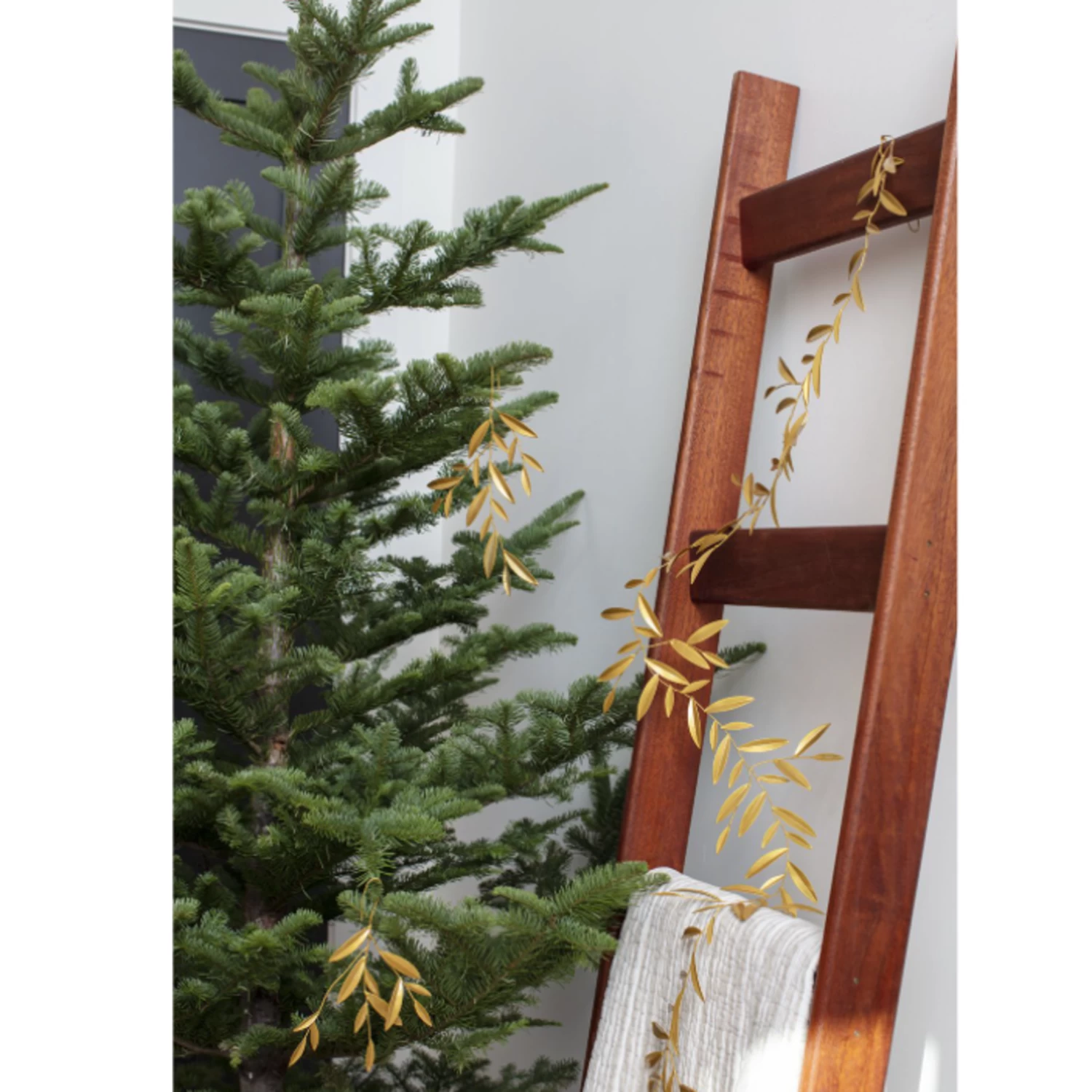 75.5”L X .125” X 6” GOLD METAL AMULET GARLAND 4 75.5”L X .125” X 6” GOLD METAL AMULET GARLAND - Image 4