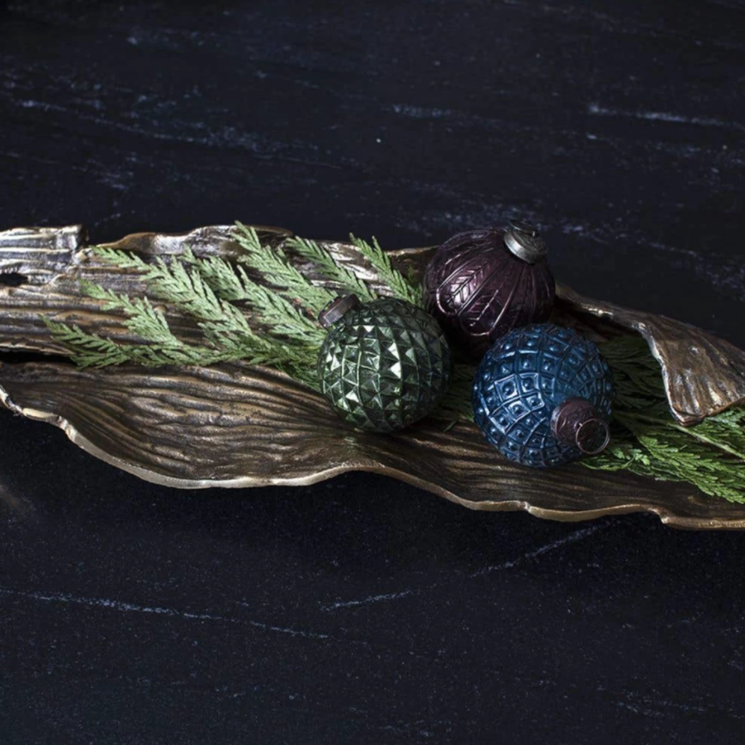 2.75’H X 32”LONG X 4.75” METAL GOLDEN CEDAR TRAY WOODLIKE 3 2.75’H X 32”LONG X 4.75” METAL GOLDEN CEDAR TRAY WOODLIKE - Image 3